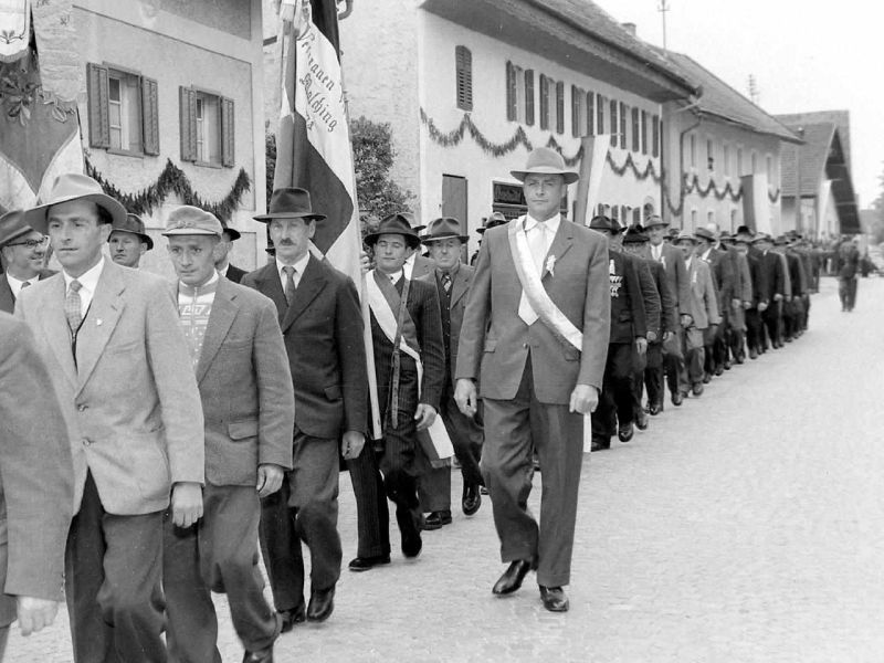 malching 4 veteranerhauptmann fritz stocker bei einweihung mit ausw. vereinen