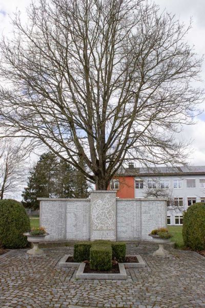 Kriegerdenkmal in Aunkirchen bei der Schule